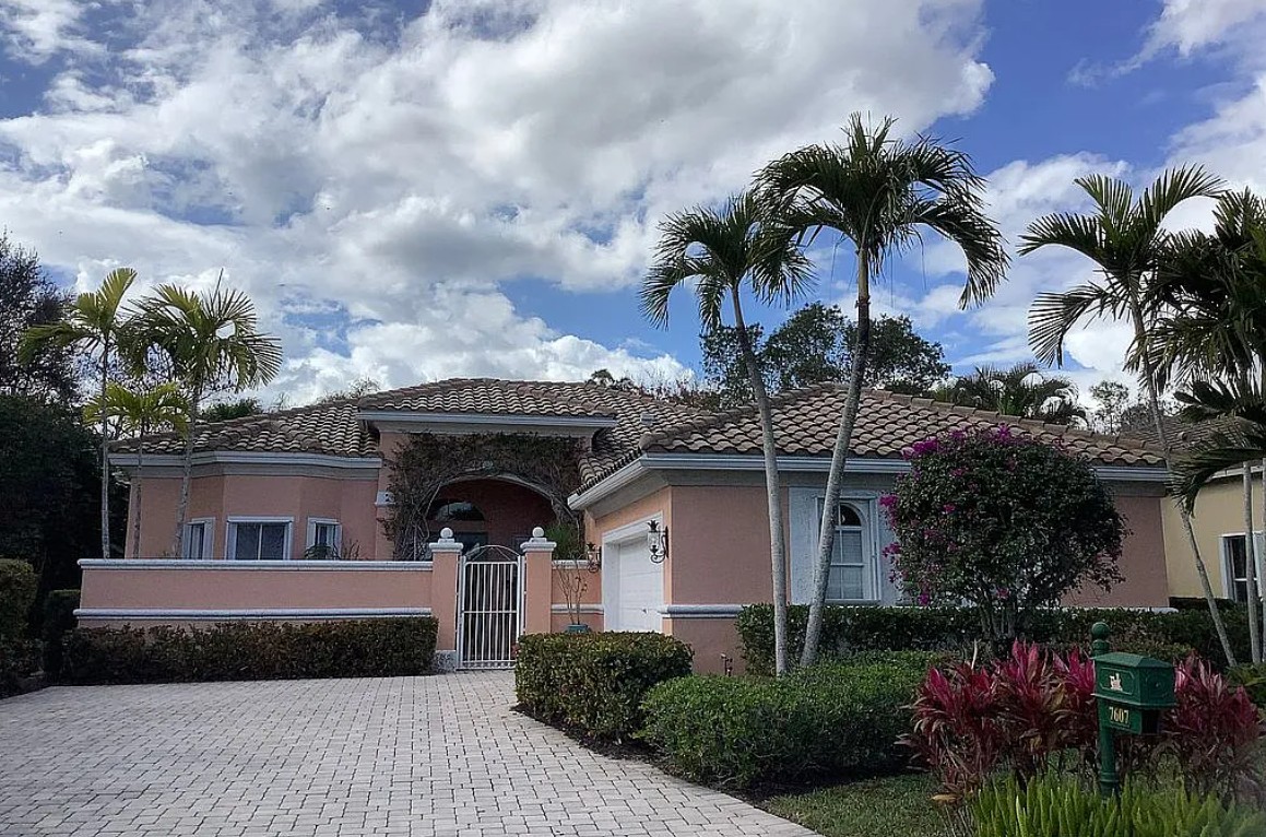 Stucco House For Sale By Owner in West Palm Beach, FL 