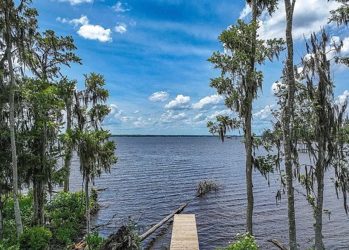 Waterfront Home For Sale By Owner in East Palatka, FL 