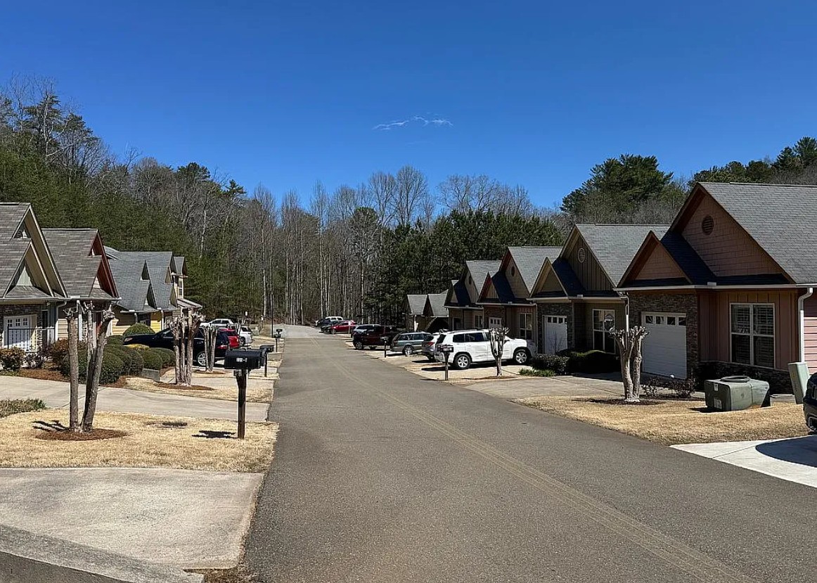 2 Bedroom House For Sale By Owner in Ellijay, GA 