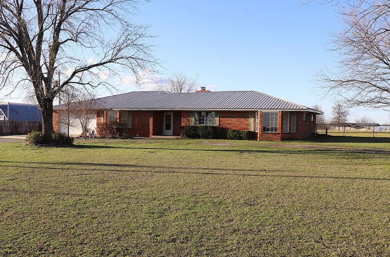 3 Bedroom House For Sale By Owner in Earlsboro, OK 