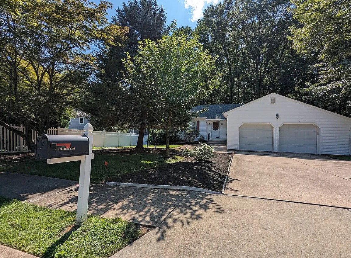 3 Bedroom House For Sale By Owner in Middletown, NJ 