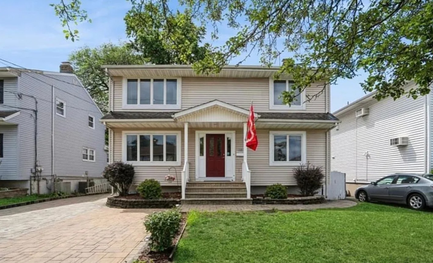 6 Bedroom House For Sale By Owner in Saddle Brook, NJ 