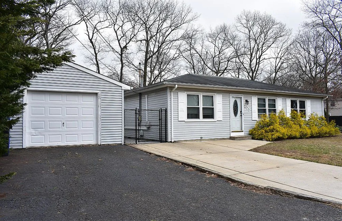 3 Bedroom House For Sale By Owner in Brick, NJ 