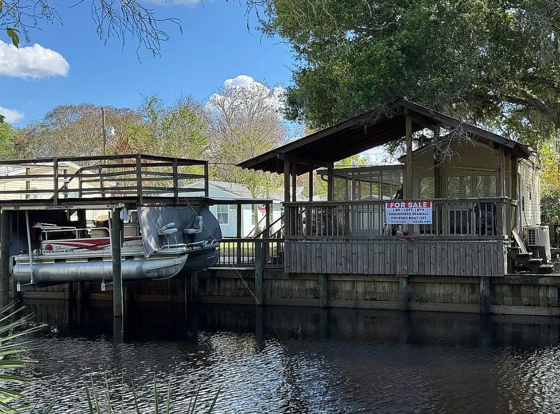 Canal Front Cabin For Sale By Owner in Vero Beach, FL 