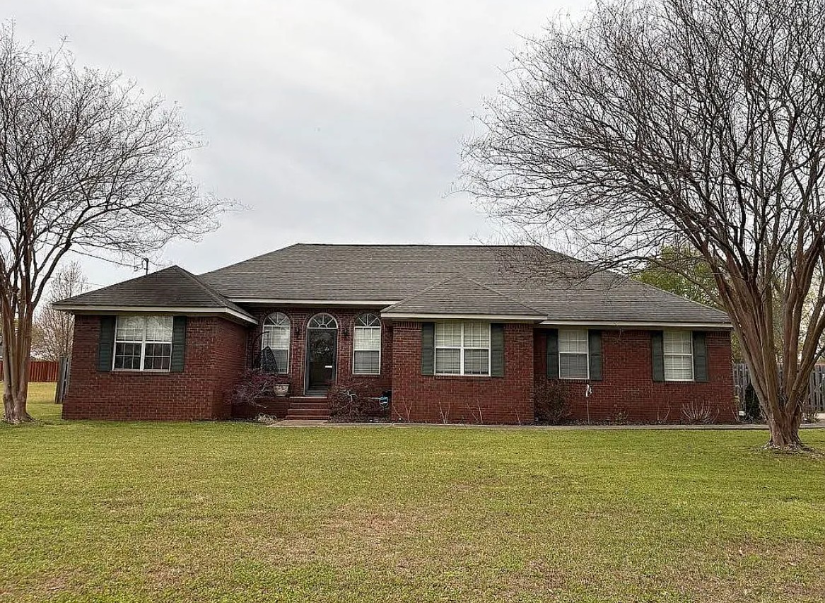 3 Bedroom House For Sale By Owner in Centreville, AL 