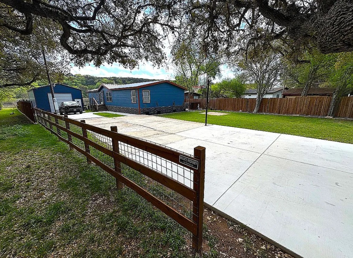 3 Bedroom House For Sale By Owner in Bandera, TX 