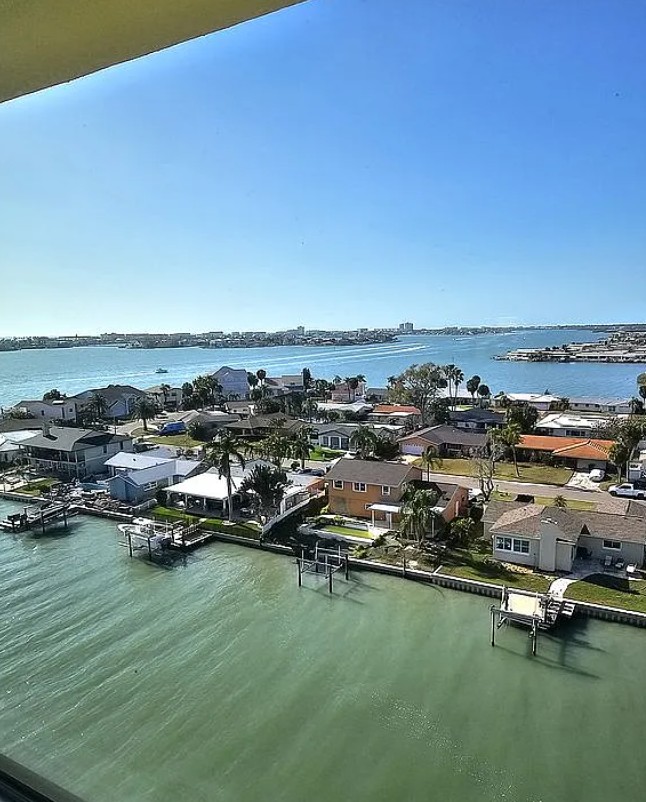 2 Bedroom Condo For Sale By Owner in Saint Petersburg, FL 