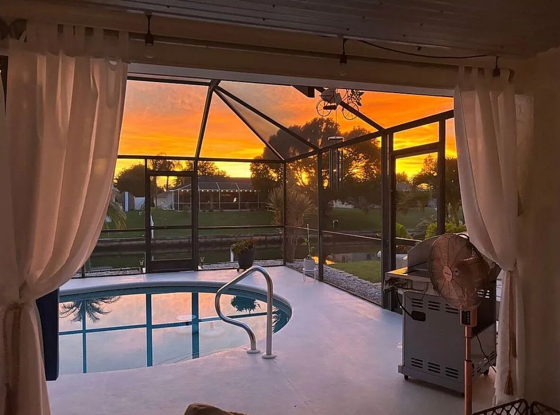 House on A Canal For Sale By Owner in Cape Coral, FL 