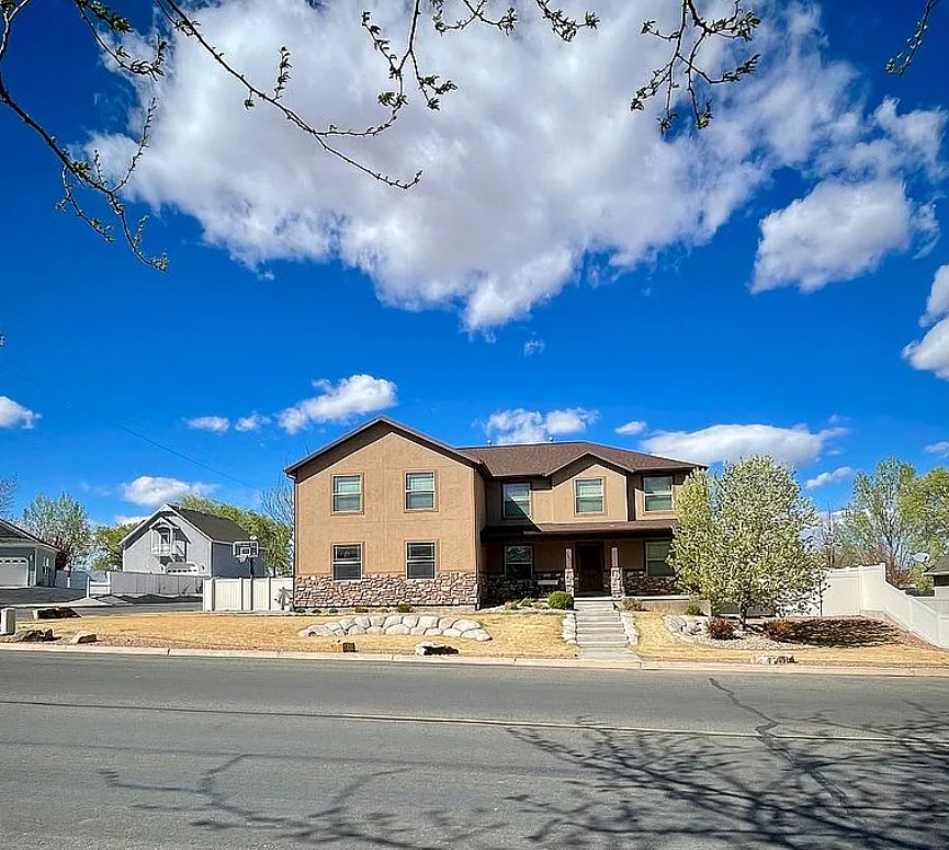 4 Bedroom House For Sale By Owner in Roosevelt, UT 