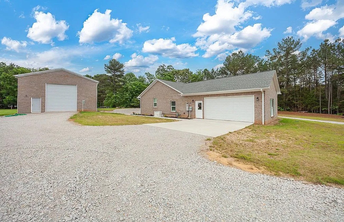 3 Bedroom House For Sale By Owner in Lexington, TN 