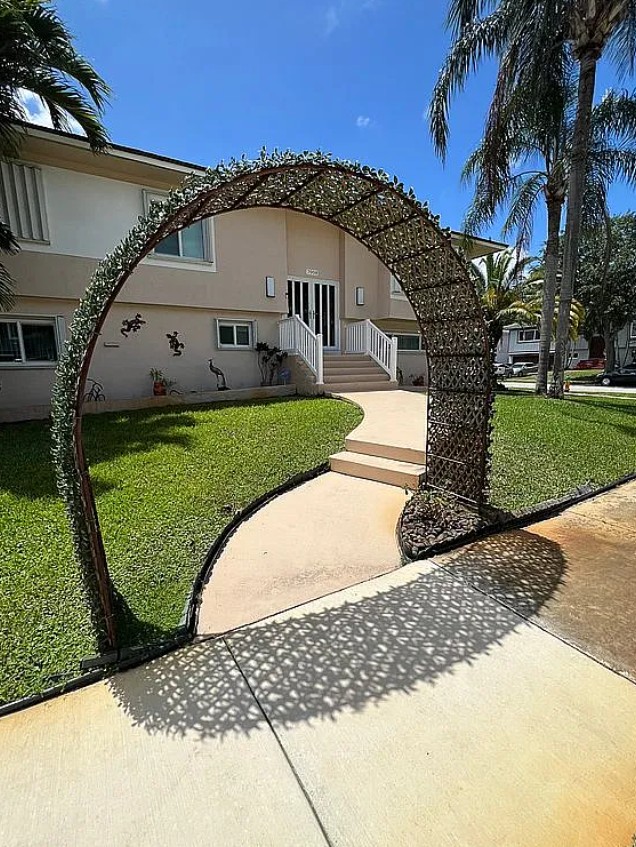 6 Bedroom House For Sale By Owner in Hollywood, FL 