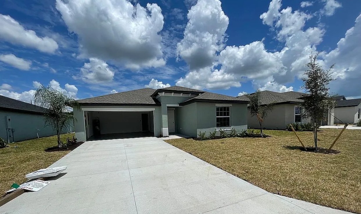4 Bedroom House For Sale By Owner in North Fort Myers, FL 