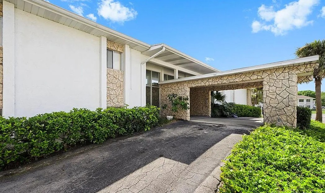 2 Bedroom Apartment For Sale By Owner in Stuart, FL 