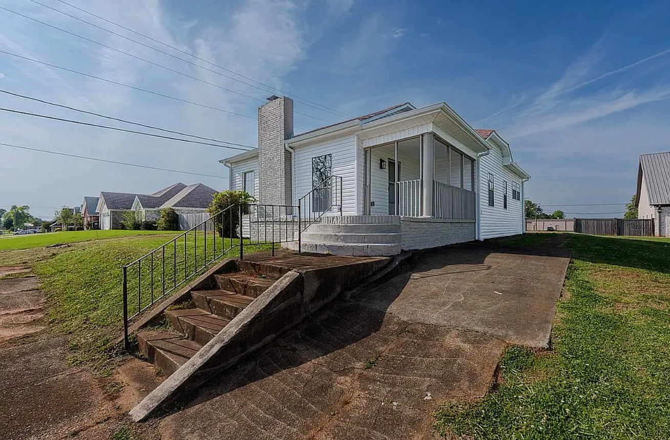 2 Bedroom House For Sale By Owner in Muscle Shoals, AL 