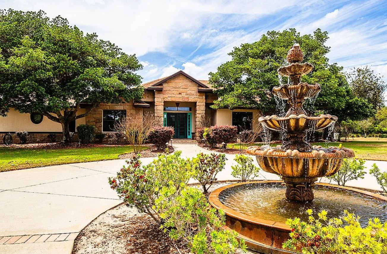 Luxury Estate For Sale By Owner in Leesburg, FL 