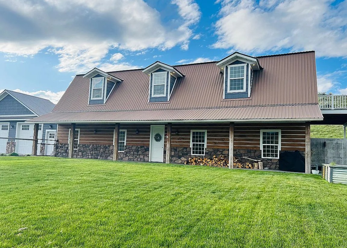 Home With Acres of Land  For Sale By Owner in Dayton, ID 