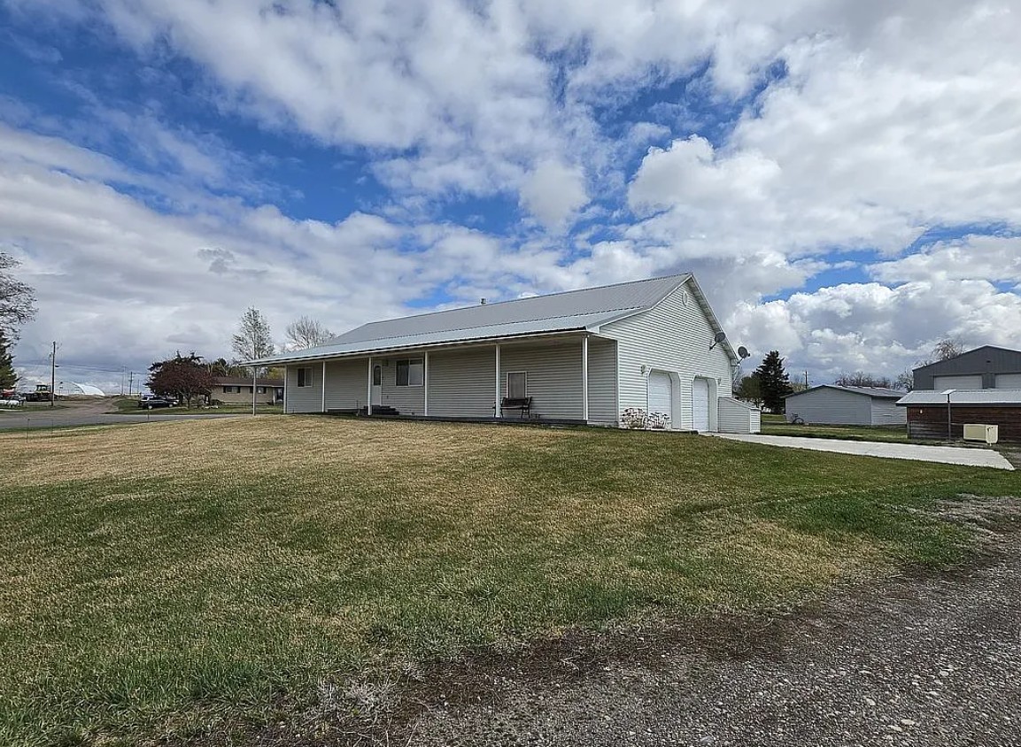4 Bedroom House For Sale By Owner in Newdale, ID 