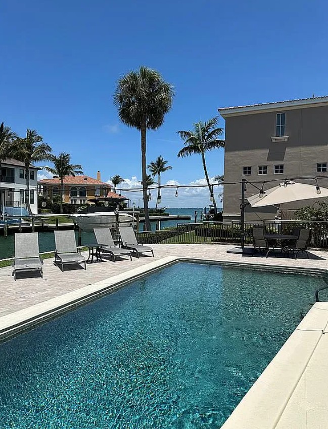 Country Club Shores Waterfront Home FSBO Longboat Key, FL 