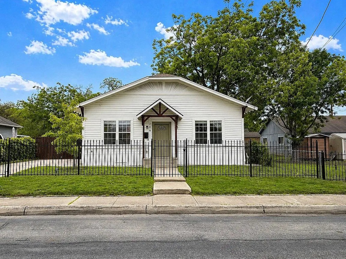 3 Bedroom House For Sale By Owner in San Antonio, TX 