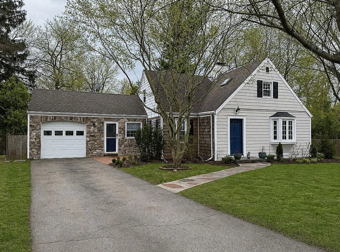 4 Bedroom House For Sale By Owner in Warwick, RI 