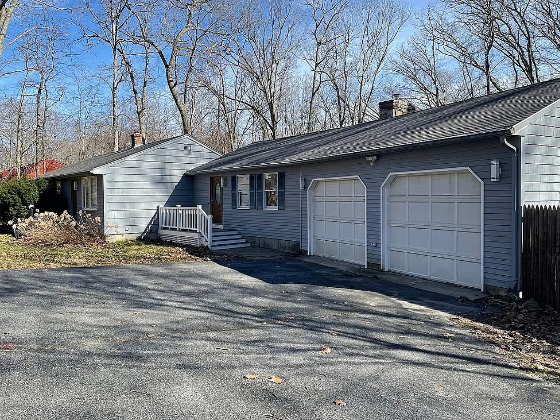 3 Bedroom House For Sale By Owner in Scituate, RI 