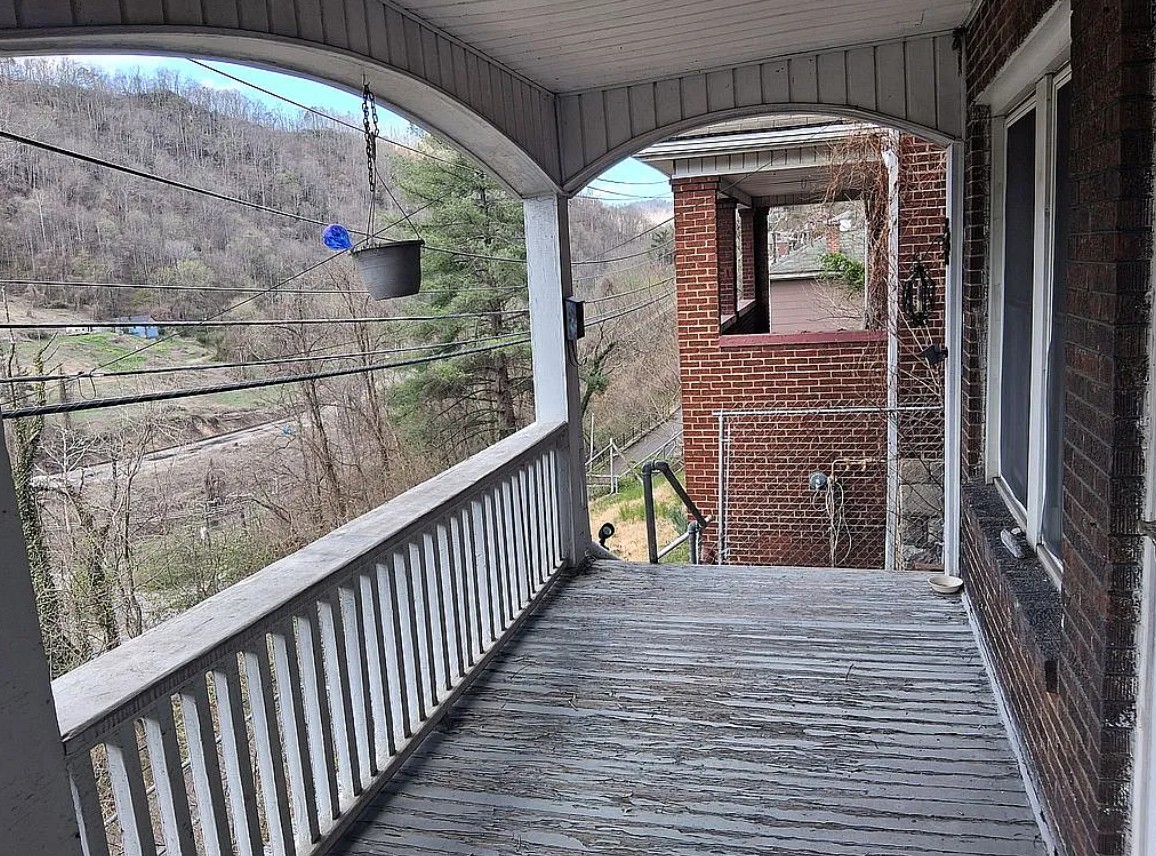 4 Bedroom House For Sale By Owner in Welch, WV 