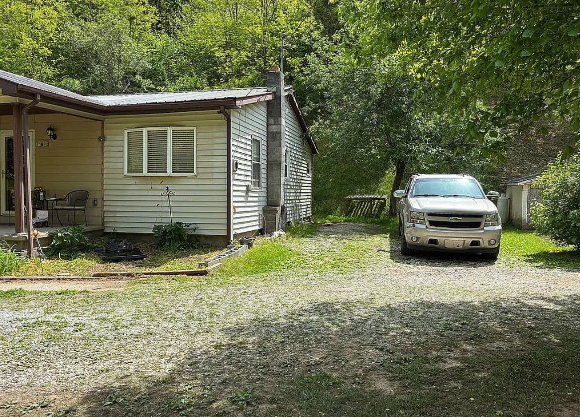 3 Bedroom House For Sale By Owner in Genoa, WV 