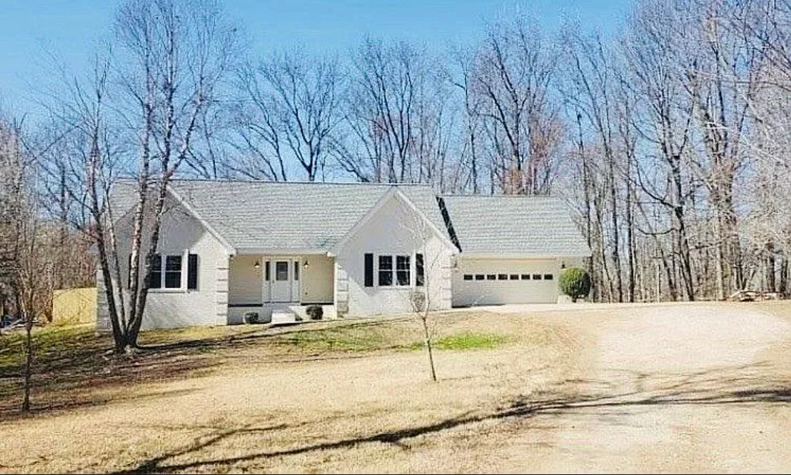 3 Bedroom House For Sale By Owner in Drummonds, TN 
