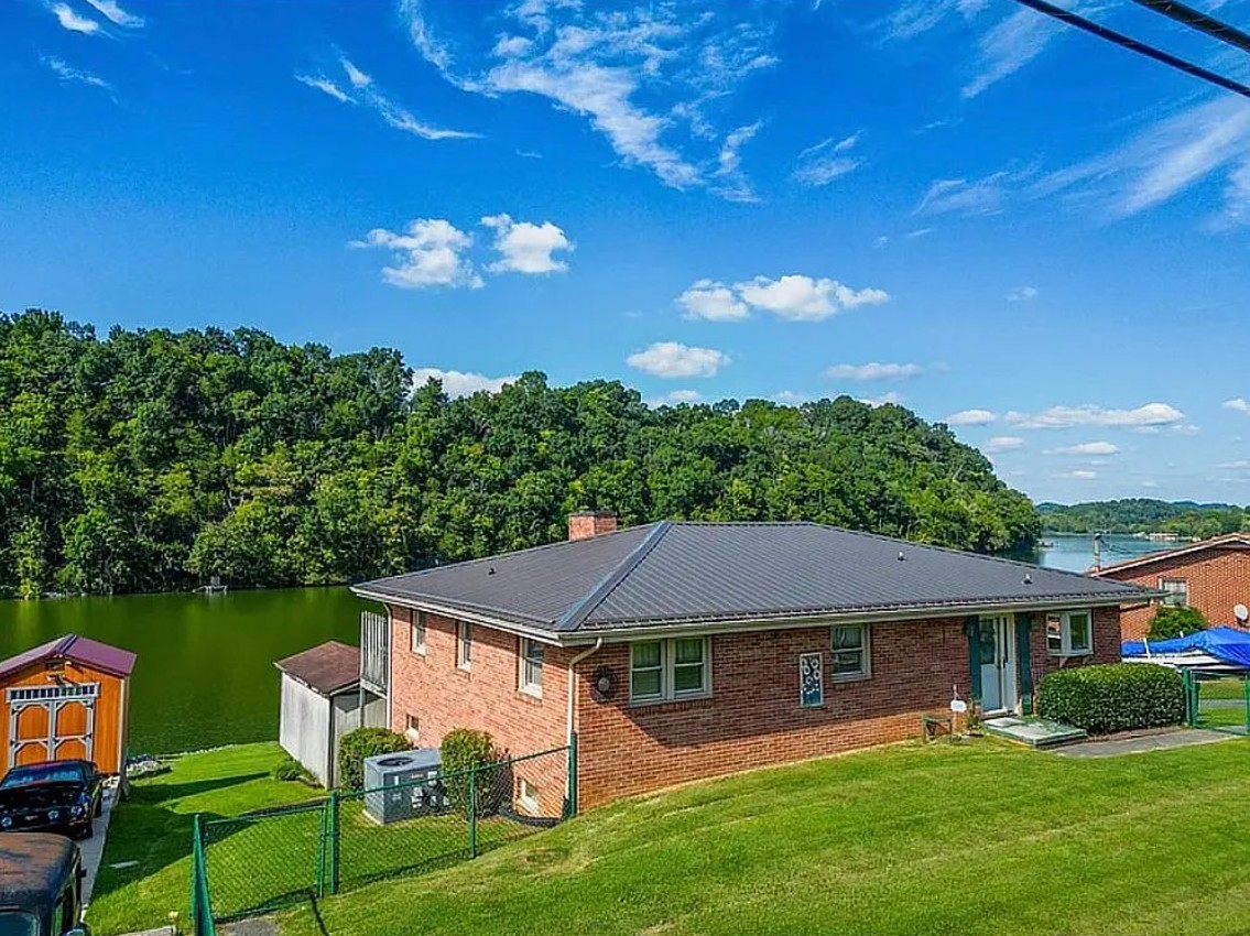 3 Bedroom House For Sale By Owner in Bluff City, TN 