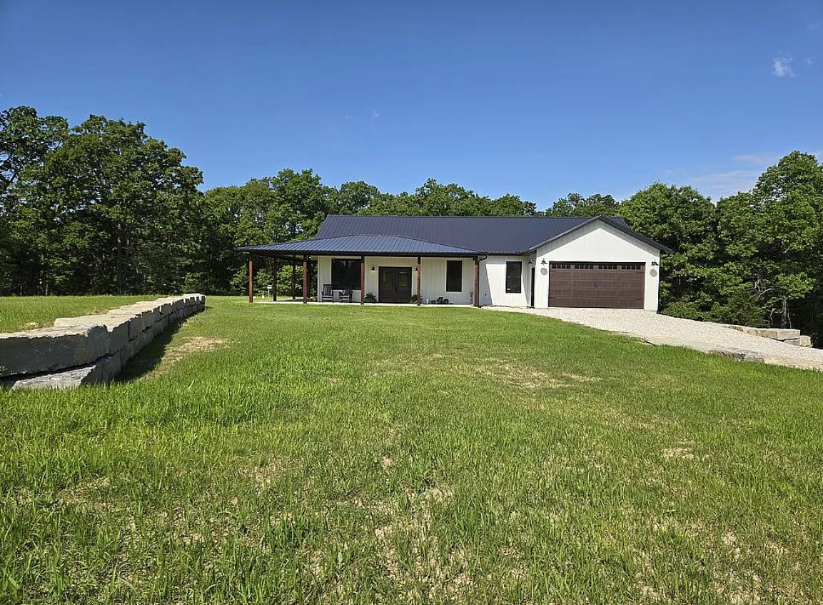 Home Near Lake of the Ozarks FSBO in Barnett, MO 