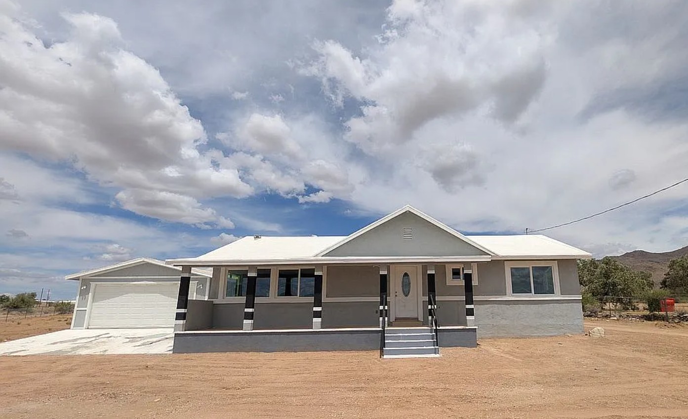3 Bedroom House For Sale By Owner in Golden Valley, AZ 