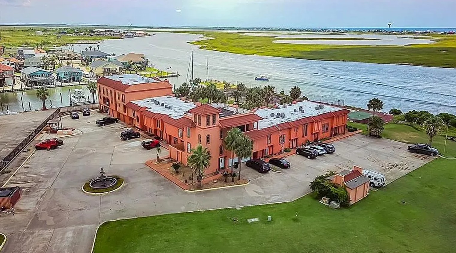 Waterfront Townhouse For Sale By Owner in Freeport, TX 