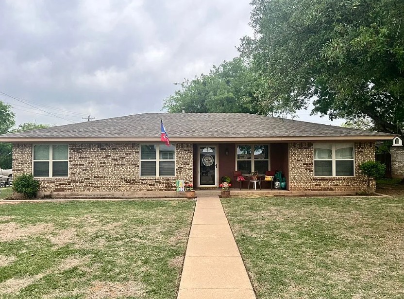 4 Bedroom House For Sale By Owner in Olney, TX 