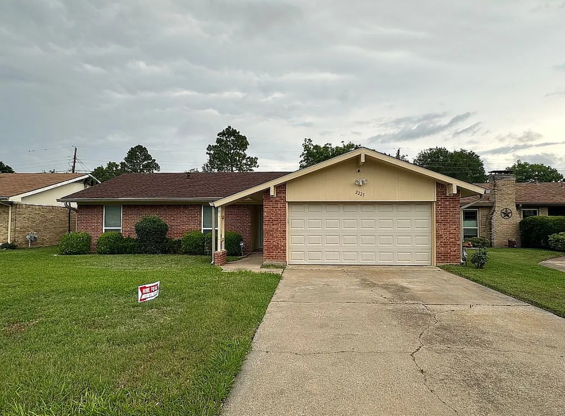 4 Bedroom House For Sale By Owner in Irving, TX 