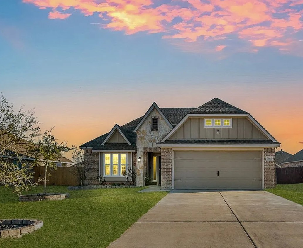 Pecan Lakes Estates House For Sale By Owner in Navasota, TX 