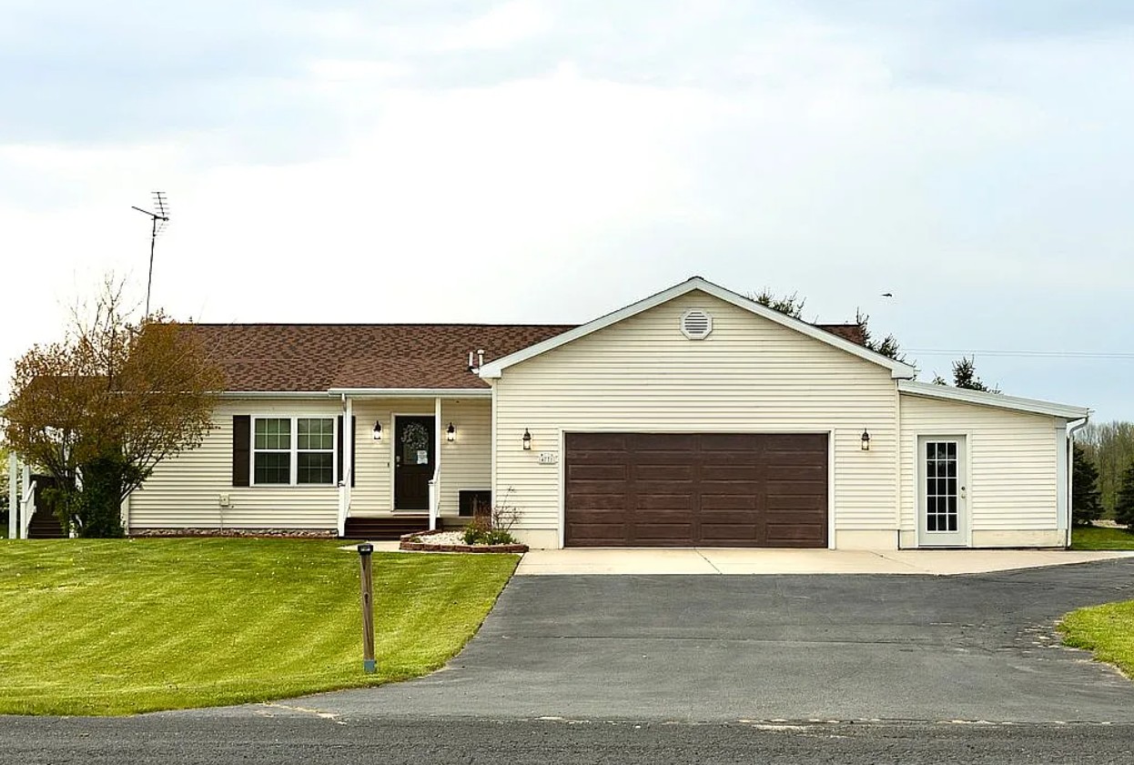 3 Bedroom House For Sale By Owner in Fenwick, MI 