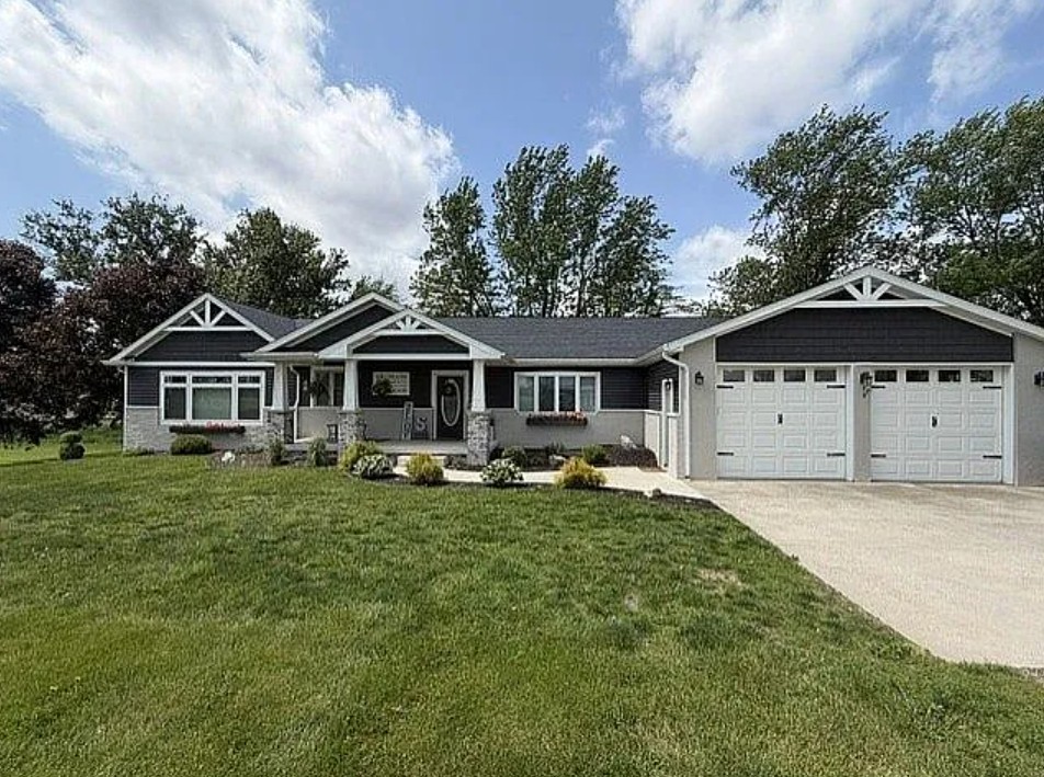 4 Bedroom House For Sale By Owner in Wolcottville, IN 