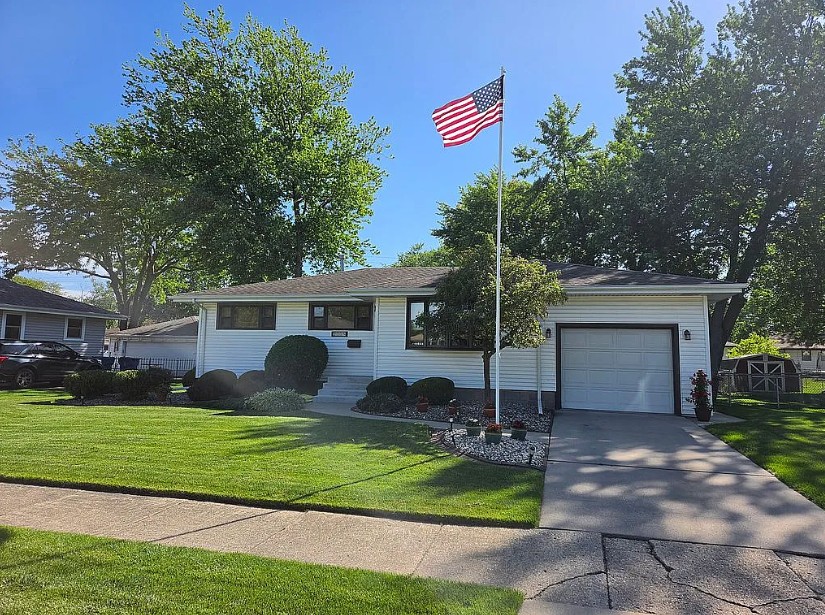 3 Bedroom House For Sale By Owner in Highland, IN 