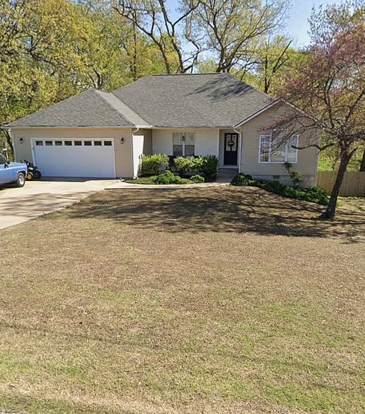 4 Bedroom House For Sale By Owner in Grove, OK 