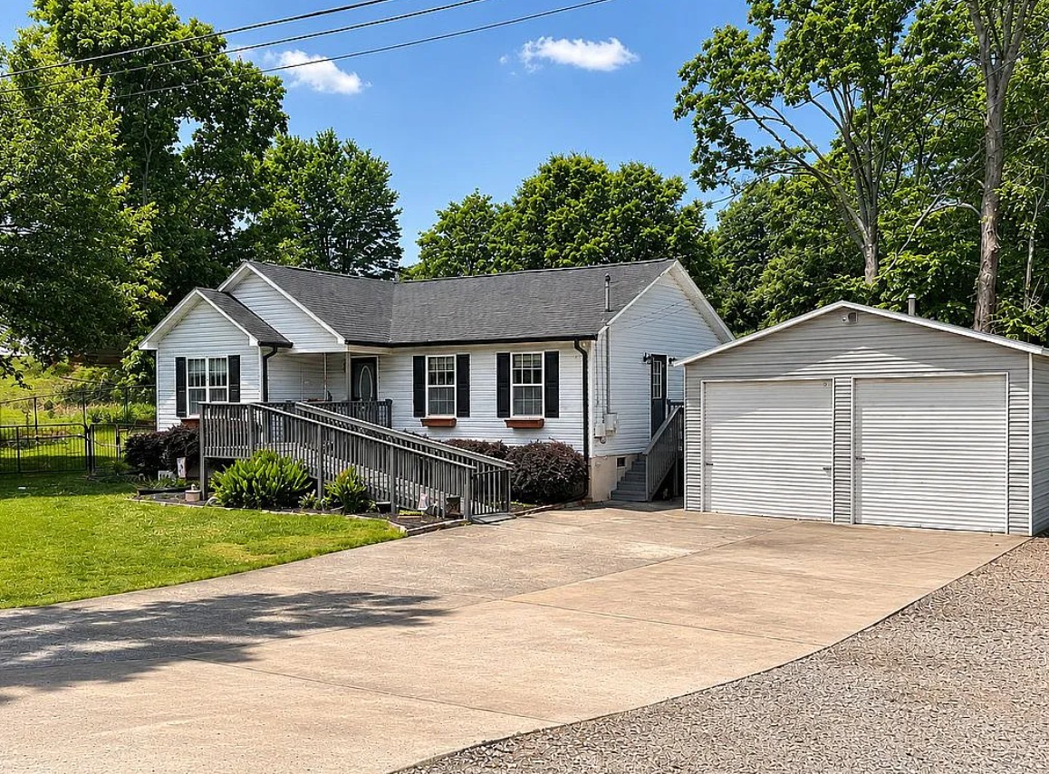 3 Bedroom House For Sale By Owner in Calhoun, GA 