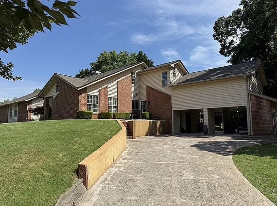 4 Bedroom House For Sale By Owner in Gainesville, GA 