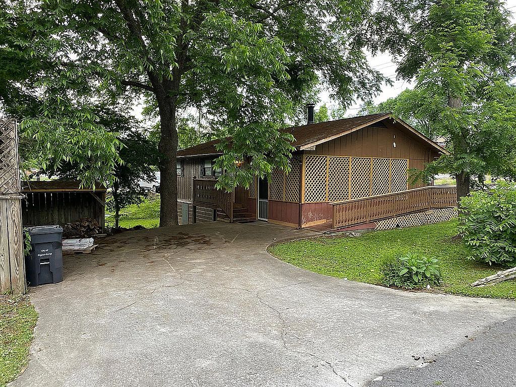 2 Bedroom House For Sale By Owner in Pigeon Forge, TN 
