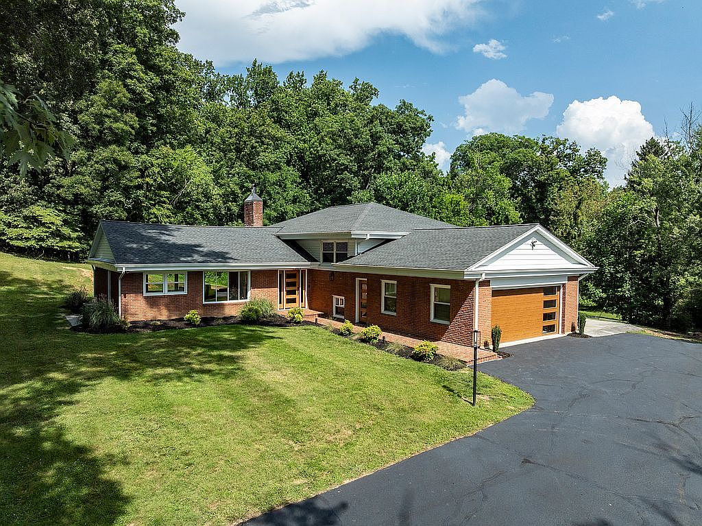 4 Bedroom House For Sale By Owner in Elizabethton, TN 