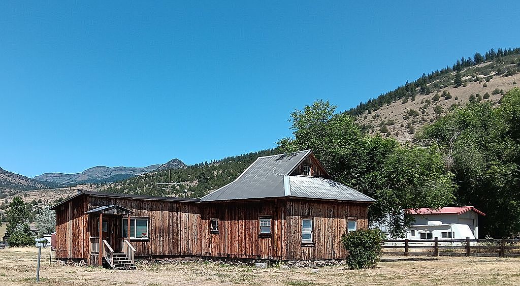 3 Bedroom House For Sale By Owner in New Pine Creek, OR 