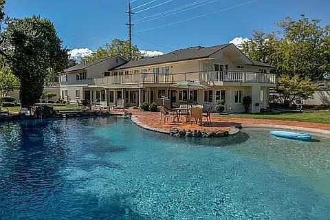 6 Bedroom House For Sale By Owner in Medford, OR 