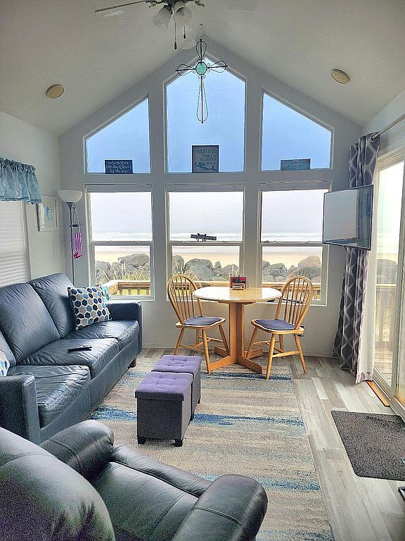 1 Bedroom House For Sale By Owner in Rockaway Beach, OR 