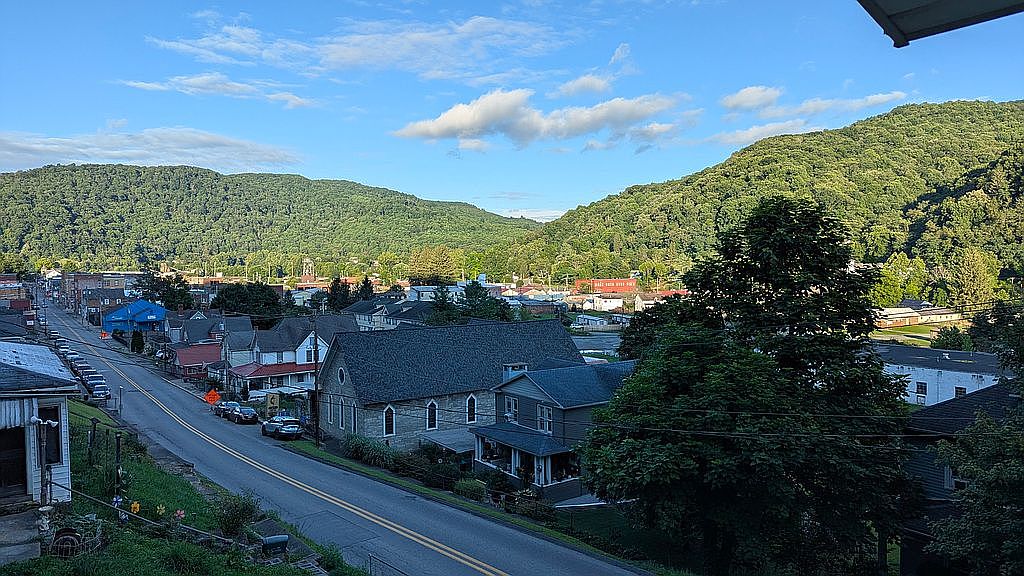 2 Bedroom House For Sale By Owner in Richwood, WV 