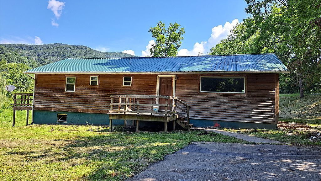 3 Bedroom House For Sale By Owner in Alderson, WV 