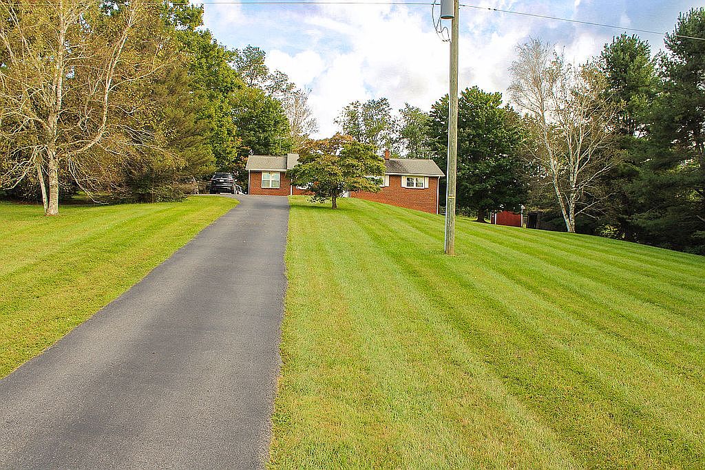 3 Bedroom House For Sale By Owner in Floyd, VA 