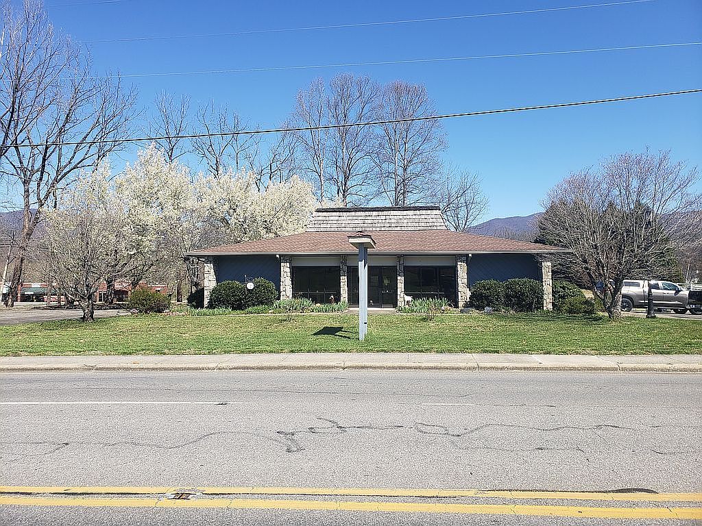 Office Building House For Sale By Owner in Andrews, NC 